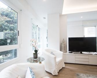 4 bedroom/3 baths w/ AC in near beach! - Alicante - Living room