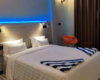 Madi Grand Maldives-Guesthouse For Travelers Seeking Both Relaxation & Adventure - Fulidhoo - Bedroom