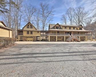 Serenity on the River Luxe Lewisburg Cabin! - Lewisburg - Building