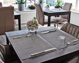 Orient B&B - הוליהד - חדר אוכל