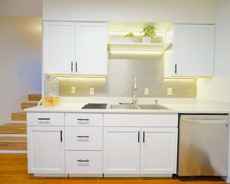 Blue House 2 - Sioux Falls - Kitchen