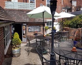 The Chichester Inn - Chichester - Patio