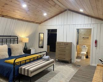 Fresh Air Cabin - Secluded 2Bd/2Bth - Dogs Allowed - Ellijay - Bedroom