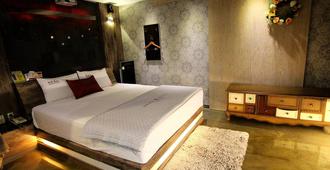 Hera Hotel - Daegu - Bedroom