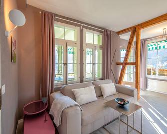 Chalet Hunnenfluh Garden Apartment - Wengen - Living room