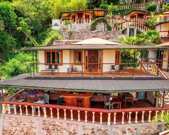 Jenna's River Bed & Breakfast - Panajachel - Edificio