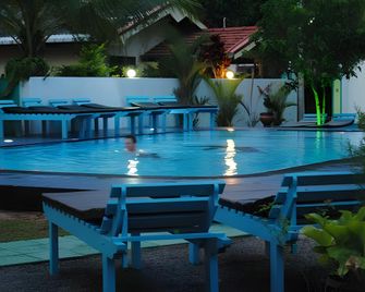 Damith Guest House - Unawatuna - Pool