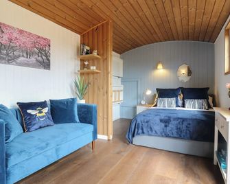 BARN OWL, pet friendly, with hot tub in Bottisham - Cambridge - Living room