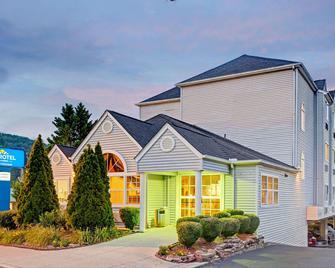 Microtel Inn & Suites by Wyndham Gatlinburg - Gatlinburg - Edificio