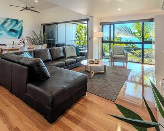 Pinnacle 3, Seaview Apartment on Hamilton Island - Hamilton Island - Living room
