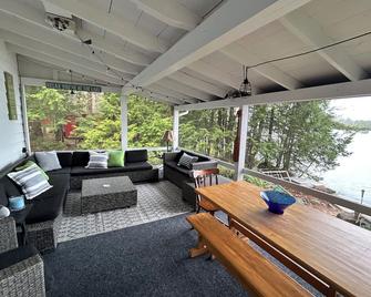 Pet friendly, private sandy beach/dock, Spectacular Winnipesaukee Lake/Mountain - Moultonborough