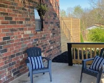 Country setting, only 20 minutes to downtown Hot Springs and Oaklawn Racetrack. - Malvern - Balkón