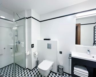 B&b Hotel Gdańsk Old Town - Gdansk - Bathroom