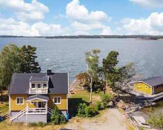 4 Bedroom Amazing Home In Sorunda - Nynashamn - Будівля