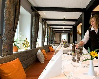 Ferien- & Reitsport Hotel Brunnenhof - Suhlendorf - Restaurante