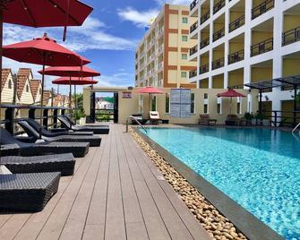 Golden Sea Pattaya Hotel - Pattaya - Pool