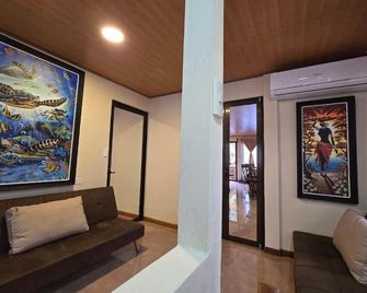 Cool Waters Jungle Villas - Uvita - Вітальня