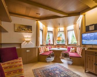 Landhaus Gasser - Mayrhofen - Olohuone