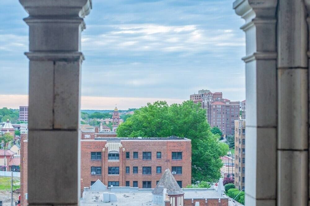 Plaza Penthouse Historic Charm & Stunning Views - Kansas City - Outdoor view