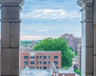 Plaza Penthouse Historic Charm & Stunning Views - Cidade do Kansas - Vista externa