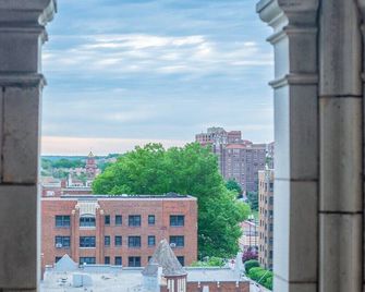 Plaza Penthouse Historic Charm & Stunning Views - Kansas City - Outdoor view