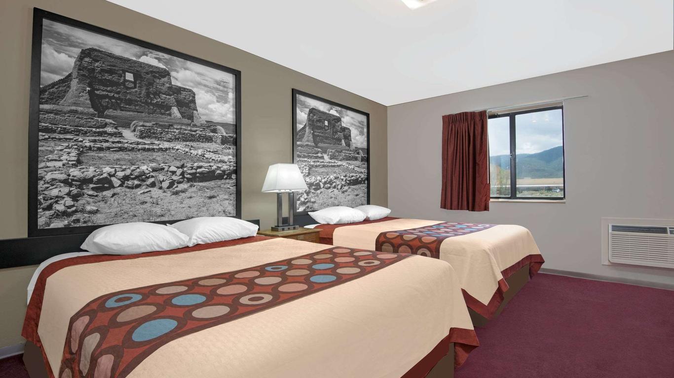 سوبر 8 باي ويندام تاوس