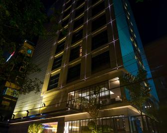 Best Western Plus Maple Leaf - Dhaka - Building