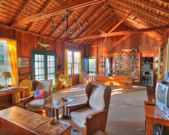 Grindstone Island Waterfront Lodge, Cabin&Boathouse on 650 Acre Private Preserve - Clayton - Sala de estar