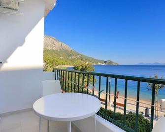 Three bedroom apartment near beach Igrane, Makarska (A-6653-d) - Igrane - Balcón