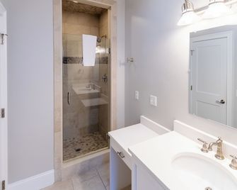 The Newport Lofts - 546 Thames Street - Newport - Baño