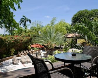 Hotel Villa Therese - Petionville - Patio