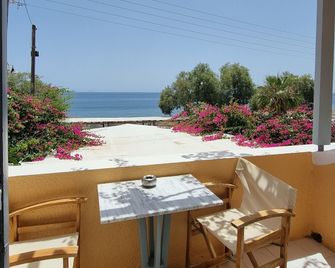 Nostos Beach - Kamari - Parveke