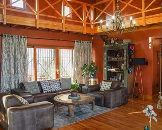 Ti Melen Boutique Guesthouse - ווינדהוק - סלון