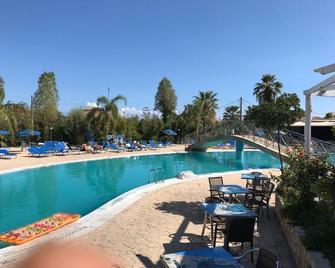 Majestic Hotel & Spa - Laganas - Pool