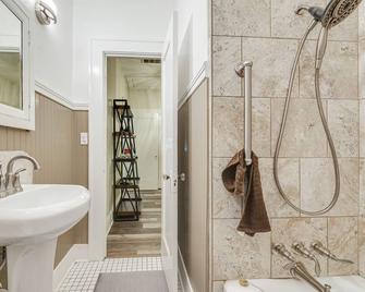 Sunny Turlock Cottage Walk to Downtown! - Turlock