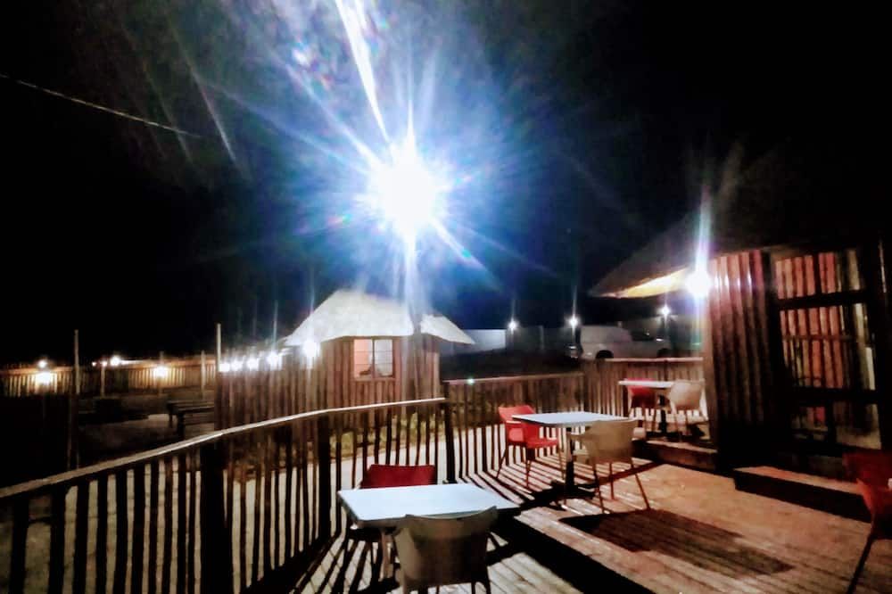 Rest Camp Lodge - מנזיני - מרפסת