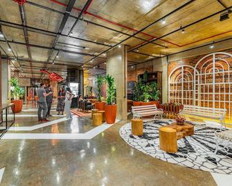 Linked Batel by Xtay - Experiencia moderna e conectada a passos do Hard Rock - Curitiba - Lobby