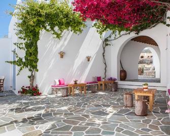 Aegeo Hotel - Folegandros - Patio