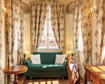 إيرون جايت هوتل آند سويتس براج بي بيب ايتش جي - براغ - غرفة معيشة