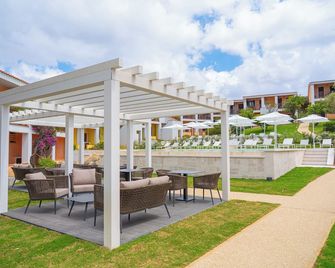 Felix Residence Hotel Costa Serena - פאלאו - פטיו
