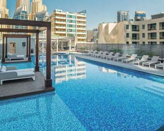 StayShort - Modern 1-Bed with Partial Sea & Marina View - Garhoud - Basen