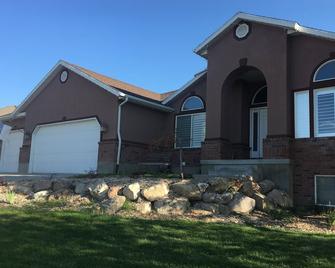2000 sq foot exec apt./private vacation/quiet neighborhood close to ski resorts - Sandy - Building