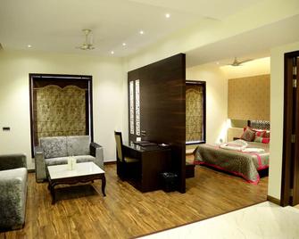 Hotel The Royal Bharti - Vrindavan - Schlafzimmer