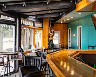 Beach Harbor Resort - Sturgeon Bay - Bar