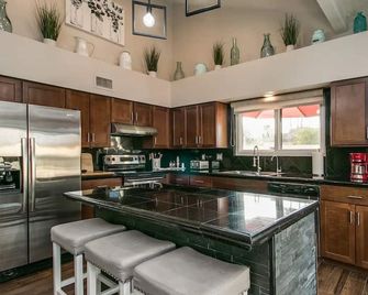 Spectacular Hilltop Home wResort Like Backyard - Fountain Hills - Kitchen