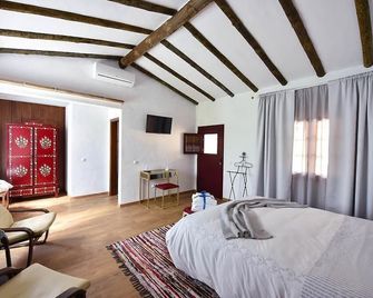 Typical house in Vila Viçosa. W/kitchen, living room, pool, games room, barbecue - Vila Viçosa - Bedroom
