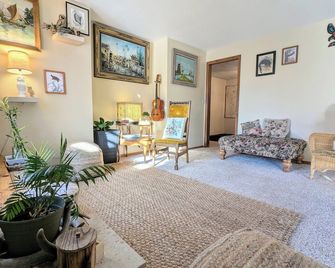 Cat friendly, wheelchair friendly, nature friendly - Mountain Home - Wohnzimmer