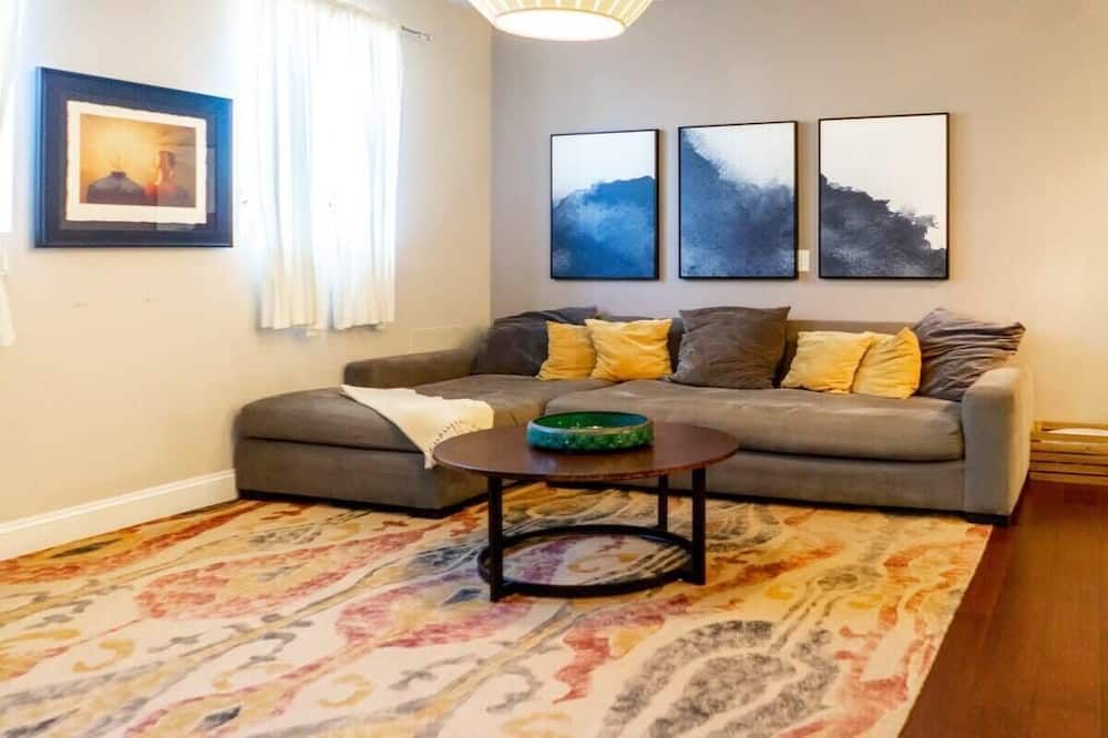 Vibrant Cwe Escape | Prime Location / Abodebucks - سانت لويس - غرفة معيشة