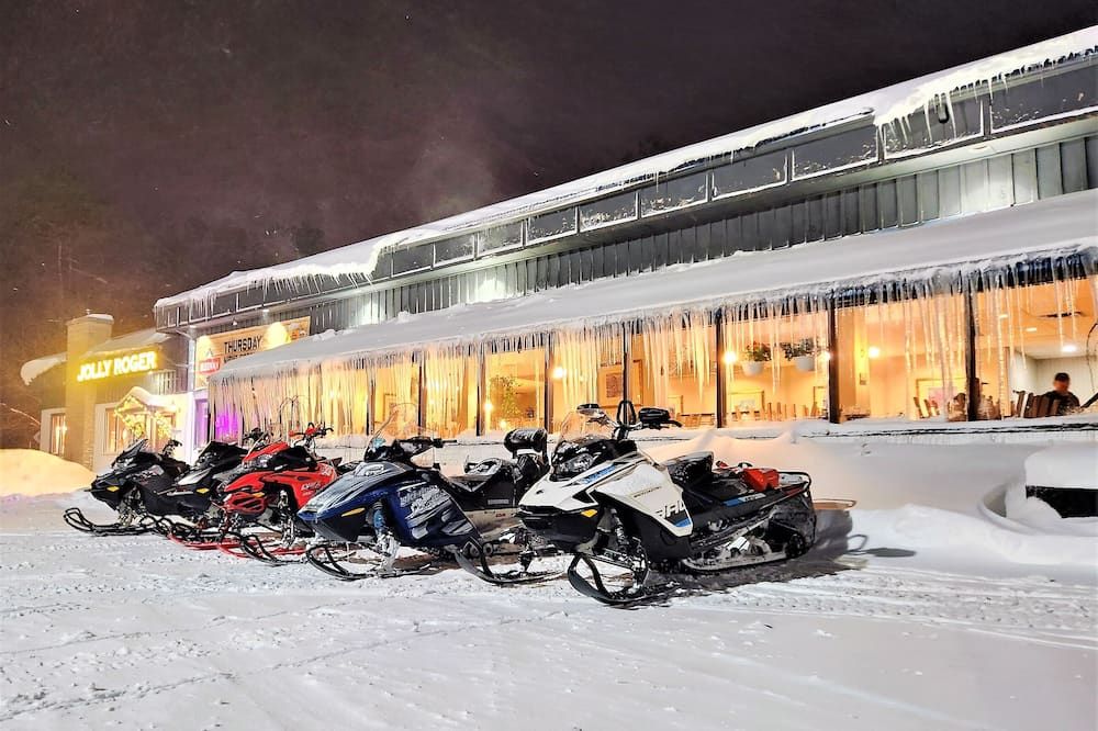 Jolly Roger Inn & Resort - Parry Sound