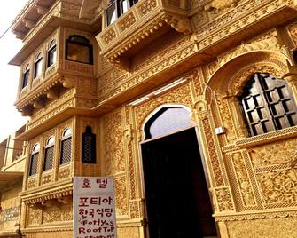 Hotel Fotiya Jaisalmer - Jaisalmer - Bina